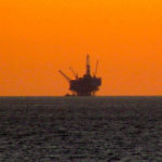 Океанская нефтяная буровая платформа